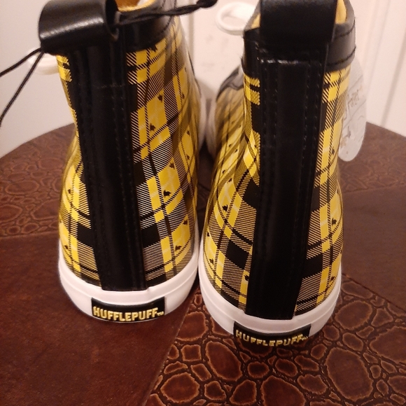 Huffel puff Harry Potter sneakers - Picture 2 of 5